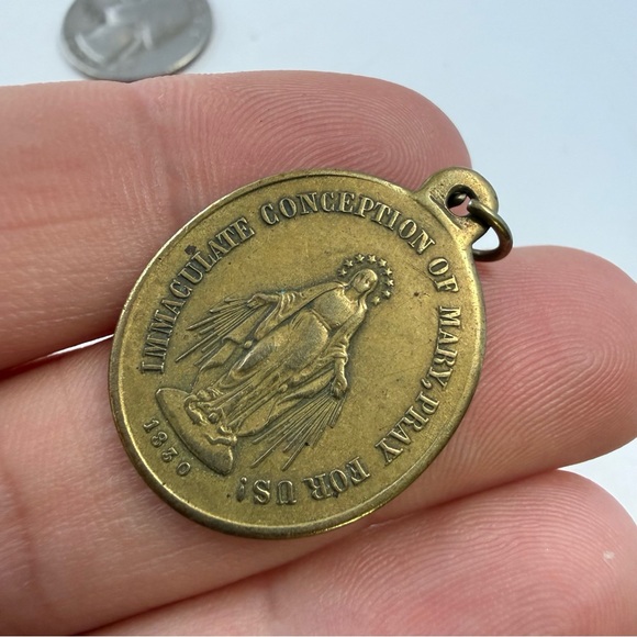 Vintage Immaculate Conception Virgin Mary Oval Brass Medal Charm Pendant - Picture 3 of 5